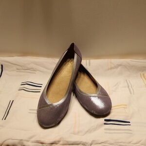 Violet Vionic Caroll ballet flats NIB - Size 9